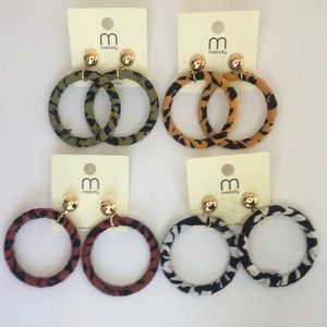 NWT. Hoop Earring Set